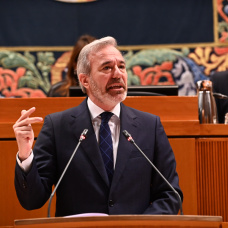 El presidente del Gobierno de Aragón en funciones, Jorge Azcón, durante el Pleno de las Cortes de Aragón.