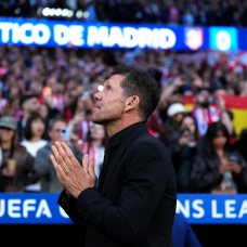 MADRID, SPAIN - APRIL 29: Diego Simeone, Head Coach of Atletico de Madrid, applauds the fans prior to the UEFA Champions League 2025/26 Semi Final First Leg match between Atletico de Madrid and Arsenal FC at Metropolitano Stadium on April 29, 2026 in Madrid, Spain. (Photo by Angel Martinez/Getty Images)