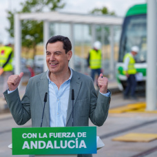 El presidente del PP de Andalucía y candidato a la reelección de la Presidencia de la Junta, Juanma Moreno, realiza una intervención ante los medios con motivo de los avances en la puesta en marcha del tranvía metropolitano de Alcalá de Guadaíra (Sevilla). A 30 de abril de 2026 en Alcalá de Guadaíra, Sevilla (Andalucía, España). En una intervención ante los medios de comunicación en el municipio, donde reside, Moreno ha expresado su satisfacción por comprobar que el tranvía de Alcalá "este año 2026 estará para uso y disfrute no solamente de todos los vecinos" de la localidad, sino del conjunto de esta zona del área metropolitana para conectarse con Sevilla.

Francisco J. Olmo / Europa Press
30/4/2026