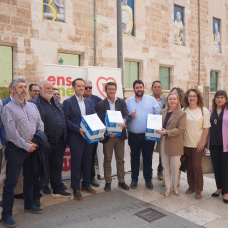Entrega de firmas de la Unión Municipalista para la rebaja del listón electoral