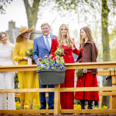 Las princesas Amalia y Alexia de Holanda, con el resto de la familia Real neerlandesa