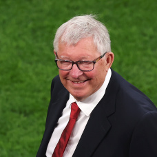 BILBAO, SPAIN - MAY 21: Sir Alex Ferguson smiles as he looks towards the fans prior to the UEFA Europa League Final 2025 between Tottenham Hotspur and Manchester United at Estadio de San Mames on May 21, 2025 in Bilbao, Spain. (Photo by Carl Recine/Getty Images)