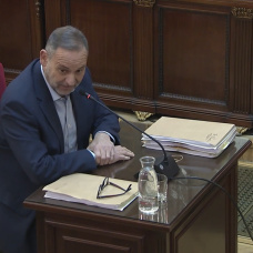 El exministro de Transportes José Luis Ábalos declara como acusado en el juicio del Tribunal Supremo por las presuntas irregularidades en la compra de mascarillas, a 4 de mayo de 2026, en Madrid (España).

REMITIDA / HANDOUT por TRIBUNAL SUPREMO
Fotografía remitida a medios de comunicación exclusivamente para ilustrar la noticia a la que hace referencia la imagen, y citando la procedencia de la imagen en la firma
04/5/2026