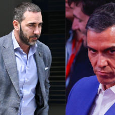 Víctor de Aldama sale del Tribunal Supremo (izq.) y Pedro Sánchez durante un acto.