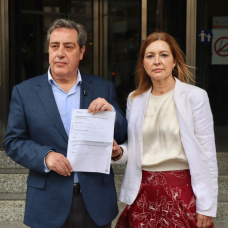 Llanos y la portavoz municipal adjunta en Torrent, María Ángeles Lerma.