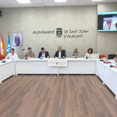 Pleno extraordinario celebrado este lunes en Sant Joan d'Alacant.

REMITIDA / HANDOUT por AYUNTAMIENTO DE SANT JOAN D'ALACANT
Fotografía remitida a medios de comunicación exclusivamente para ilustrar la noticia a la que hace referencia la imagen, y citando la procedencia de la imagen en la firma
04/5/2026