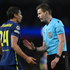 LONDON, ENGLAND - MAY 05: Referee Daniel Siebert speaks to Robin Le Normand of Atletico de Madrid during the UEFA Champions League 2025/26 Semi Final Second Leg match between Arsenal FC and Atletico de Madrid at Arsenal Stadium on May 05, 2026 in London, England. (Photo by Shaun Botterill/Getty Images)