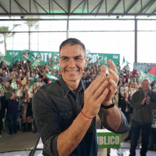 (Foto de ARCHIVO)
El secretario general del PSOE y presidente del Gobierno, Pedro Sánchez, participa en un acto de campaña en Cártama (Málaga). A 1 de mayo de 2026 en Cártama, Málaga (Andalucía, España). María Jesús Montero ha contado este viernes que es el primer día de campaña electoral en Andalucía de cara a los comicios del día 17, con el respaldo del secretario general del PSOE y presidente del Gobierno, Pedro Sánchez, y de quien ocupara esos mismos cargos en una etapa anterior José Luis Rodríguez Zapatero, que la han acompañado en un mitin en Cártama (Málaga).

Álex Zea / Europa Press
01/5/2026