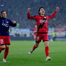 STRASBOURG, FRANCE - MAY 07: Sergio Camello of Rayo Vallecano celebrates following the team's victory during the UEFA Europa Conference League match between Racing Club de Strasbourg Alsace and Rayo Vallecano de Madrid at Stade de la Meinau on May 07, 2026 in Strasbourg, France. (Photo by Simon Hofmann/Getty Images)