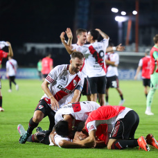 VALENCIA, VENEZUELA - MAY 7: Players of River Plate celebrate their winning goal during the Copa Sudamericana 2026 group H match between Carabobo and River Plate at Polideportivo Misael Delgado on May 7, 2026 in Valencia, Venezuela. (Photo by Edilzon Gamez/Getty Images)
