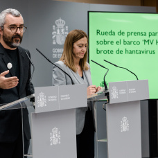 El secretario de Estado de Sanidad, Javier Padilla, y la secretaria general de Protección Civil y Emergencias, Virginia Barcones, ofrecen una rueda de prensa para informar sobre las últimas noticias del brote de Hantavirus.
