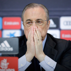 MADRID, SPAIN - MAY 31: Real Madrid CF president Florentino Perez reacts as he listens to Zinedine Zidane during a press conference to announce his resignation as Real Madrid coach at Valdebebas Sport City on May 31, 2018 in Madrid, Spain. Zidane steps down from the position of Manager of Real Madrid, after leading the club to it's third consecutive UEFA Champions League title. (Photo by Gonzalo Arroyo Moreno/Getty Images)