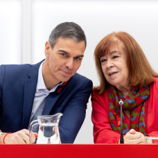 Pedro Sánchez y la presidenta del PSOE, Cristina Narbona