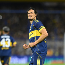 BUENOS AIRES, ARGENTINA - NOVEMBER 16: Edinson Cavani of Boca Juniors celebrates after scoring the team's second goal during a Torneo Apertura Betano 2025 match between Boca Juniors and Tigre at Estadio Alberto J. Armando on November 16, 2025 in Buenos Aires, Argentina.  (Photo by Rodrigo Valle/Getty Images)