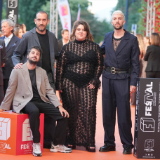 El equipo de La Revuelta posa en el FesTVal de Vitoria, en 2025.