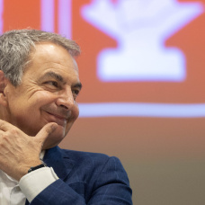 El expresidente del Gobierno José Luis Rodríguez Zapatero, durante la celebración del 40 Aniversario de la constitución de Izquierda Socialista del PSOE.