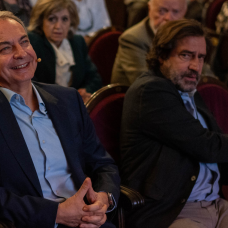 José Luis Rodríguez Zapatero y a su lado Luis Arroyo, presidente del Ateneo y amigo personal del expresidente del Gobierno.