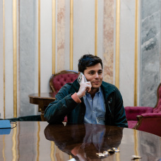 (Foto de ARCHIVO)
El periodista Vito Quiles habla por teléfono durante una sesión plenaria en el Congreso, a 7 de mayo de 2026, en Madrid (España). La sesión cuenta con la comparecencia urgente del ministro de Asuntos Exteriores, Unión Europea y Cooperación, José Manuel Albares, para exponer las acciones y decisiones que adoptará su ministerio para proteger y asistir a los barcos y las personas de la Global Sumud Flotilla a Gaza.

Carlos Luján / Europa Press
07/5/2026