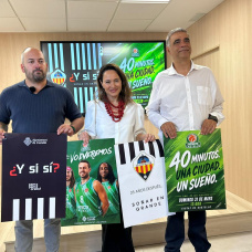 Presentación campaña de apoyo con banderolas, vinilos y carteles
