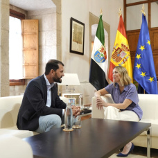 La presidenta de la Junta, María Guardiola, se reúne con el secretario general del PSOE de Extremadura, Álvaro Sánchez Cotrina

JAVIER CINTAS/ EUROPA PRESS
26/5/2026