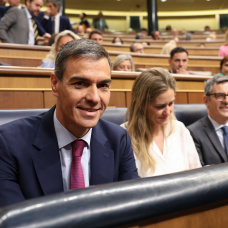 (Foto de ARCHIVO)
(I-D) El presidente del Gobierno, Pedro Sánchez; la vicepresidenta  tercera y ministra para la Transición Ecológica y el Reto Demográfico, Sara Aagesen, y el ministro de la Presidencia, Justicia y Relaciones con las Cortes, Félix Bolaños, durante una sesión de control al Gobierno, en el Congreso de los Diputados, a 20 de mayo de 2026, en Madrid (España). El Gobierno se enfrenta a la primera sesión de control tras la imputación de Zapatero por presuntos delitos de organización criminal y tráfico de influencias y las elecciones andaluzas. Además Marlaska se enfrentará a la oposición tras la muerte de dos guardias civiles en Huelva y los diputados votarán si extender o no el embargo militar a Israel al material policial que pueda usar en Palestina.

Marta Fernández / Europa Press
20/5/2026