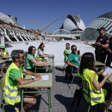Performance de profesores en huelga en la Ciudad de Las Artes y las Ciencias
