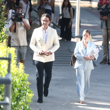 El actor, Luis Lorenzo, a su llegad al juicio por presunto maltrato y estafa a una familiar anciana, en la Audiencia Provincial de Madrid, a 1 de junio de 2026, en Madrid (España). El actor Luis Lorenzo y su exmujer Arancha Palomino están acusados de presunto maltrato a la tía anciana de Palomino, Isabel Suárez, a quien aislaron desde mayo de 2021 de forma "sistemática" y sometieron a un "trato vejatorio" mientras controlaban presuntamente su patrimonio hasta que falleció.