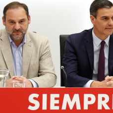 José Luis Ábalos junto a Pedro Sánchez durante una reunión de la Comisión Ejecutiva Federal del PSOE en Ferraz en 2019.