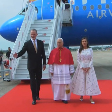 SSMM los Reyes recibieron al Papa en Barajas