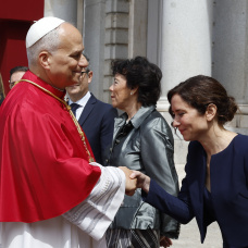 La presidenta de la Comunidad de Madrid, Isabel Díaz Ayuso, asiste a la ceremonia de bienvenida al Papa León XIV en el Palacio Real, a 6 de junio de 2026, en Madrid (España). La recepción reúne a las máximas autoridades del Estado y de la Iglesia católica en España y marca el inicio oficial de la agenda del pontífice en el país.

J.J. Guillén / EFE / Pool
06 JUNIO 2026;PALACIO REAL;PAPA LEÓN XIV;CASA REAL;MADRID
06/6/2026