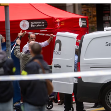 Zona acordonada por los Mossos d'Esquadra dónde ha tenido lugar el suceso, a 10 de junio de 2026, en Barcelona.