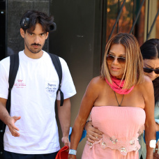 Ivonne Reyes, su hijo Alejandro y su hermana Clairet tras ser operada de la pierna.