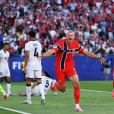 Haaland lidera el triunfo de Noruega en su retorno al Mundial 28 años después.