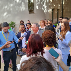 Joan Baldoví junto a José Muñoz esta mañana en Les Corts.