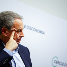 El expresidente del Gobierno José Luis Rodríguez Zapatero presenta su libro 'Crónica de la España que dialoga', en el Cercle d'Economia