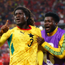 Yirenkyi celebrando su gol que significa la victoria