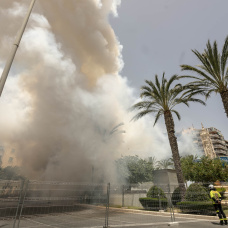 Imagen de la primera mascleta de las Hogueras de Alicante 2026