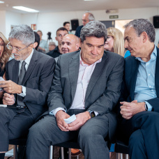 Yolanda Díaz, Fernando Grande-Marlaska, José Luis Escrivá y José Luis Rodríguez Zapatero en un acto.
