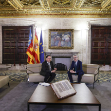 El presidente de la Generalitat valenciana, Juanfran Pérez Llorca, y el ministro de Hacienda, Arcadi España