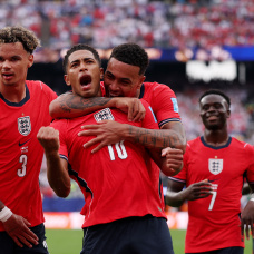 EAST RUTHERFORD, NEW JERSEY - JUNE 27: Jude Bellingham #10 of England celebrates with teammates after scoring the team's first goal during the FIFA World Cup 2026 Group L match between Panama and England at New York New Jersey Stadium on June 27, 2026 in East Rutherford, New Jersey. (Photo by Mattia Ozbot/Getty Images)
