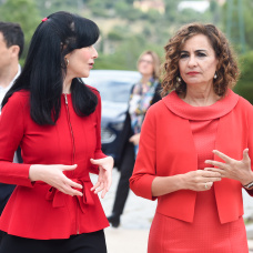 La presidenta de la SEPI, Belén Gualda González, y la vicepresidenta primera del Gobierno y ministra de Hacienda, María Jesús Montero.