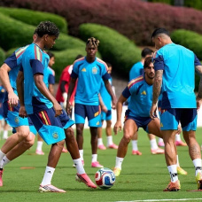 La selección española de fútbol durante un entrenamiento en el Mundial 2026.