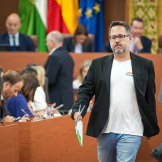 El portavoz de Adelante Andalucía, José Ignacio García, tras intervenir en la segunda jornada del debate de investidura.