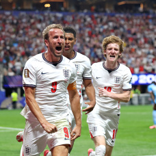 Jugadores de Inglaterra celebrando uno de los goles en el triunfo 2-1 ante la RD Congo en los diciesiesavos de final (Photo by Richard Pelham/Getty Images)