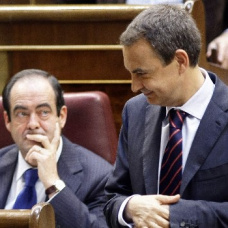 José Luis Rodríguez Zapatero y José Bono en el Congreso cuando eran presidente y ministro