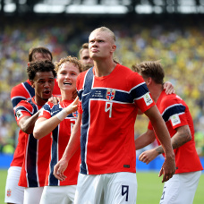 EAST RUTHERFORD, NEW JERSEY - JULY 05: Erling Haaland #9 of Norway celebrates with teammates after scoring his team's first goal during the FIFA World Cup 2026 Round of 16 match between Brazil and Norway at New York New Jersey Stadium on July 05, 2026 in East Rutherford, New Jersey. (Photo by Al Bello/Getty Images)