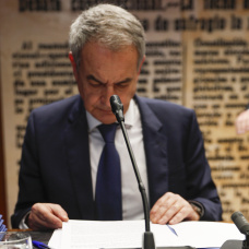 El expresidente del Gobierno, José Luis Rodríguez Zapatero, antes de declarar en la comisión de investigación del caso Koldo en el Senado