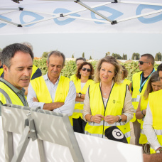 La alcaldesa de Xirivella, Paqui Bartual, conoció durante su visita las implicaciones del proyecto.