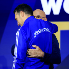 NEW YORK, NEW YORK - JULY 17: Lionel Scaloni, Head Coach of Argentina, is embraced by Luis De La Fuente, Head Coach of Spain, as they speak on stage during a press conference ahead of the FIFA World Cup 2026 Final at Fanatics Fest at Javits Center on July 17, 2026 in New York, New York. (Photo by Elsa/Getty Images)