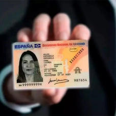 Es conveniente llevar una fotocopia del DNI y pasaporte cuando se viaja
